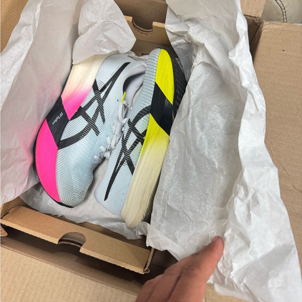 Asics White Pink Athletic Shoes with Breathable Design